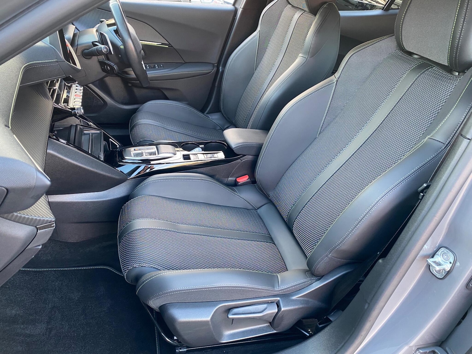 Used Peugeot 2008 2023 for sale - 76832746: Photo 24