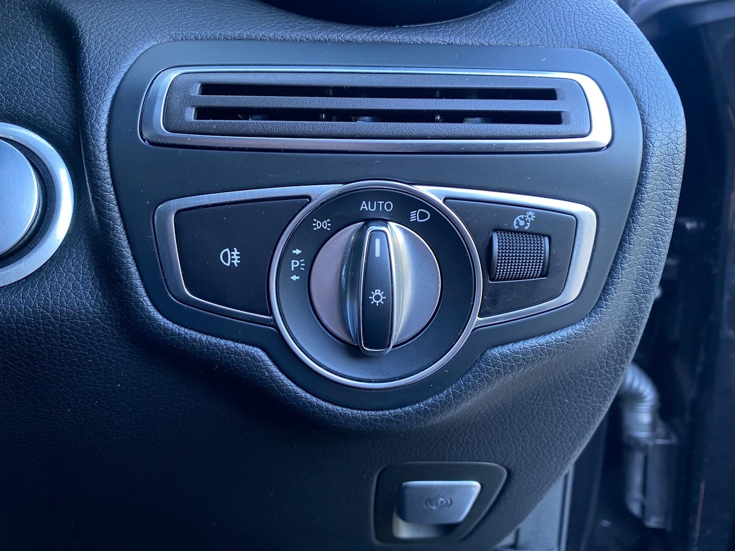 Used Mercedes-Benz GLC 2019 for sale - 76987712: Photo 51