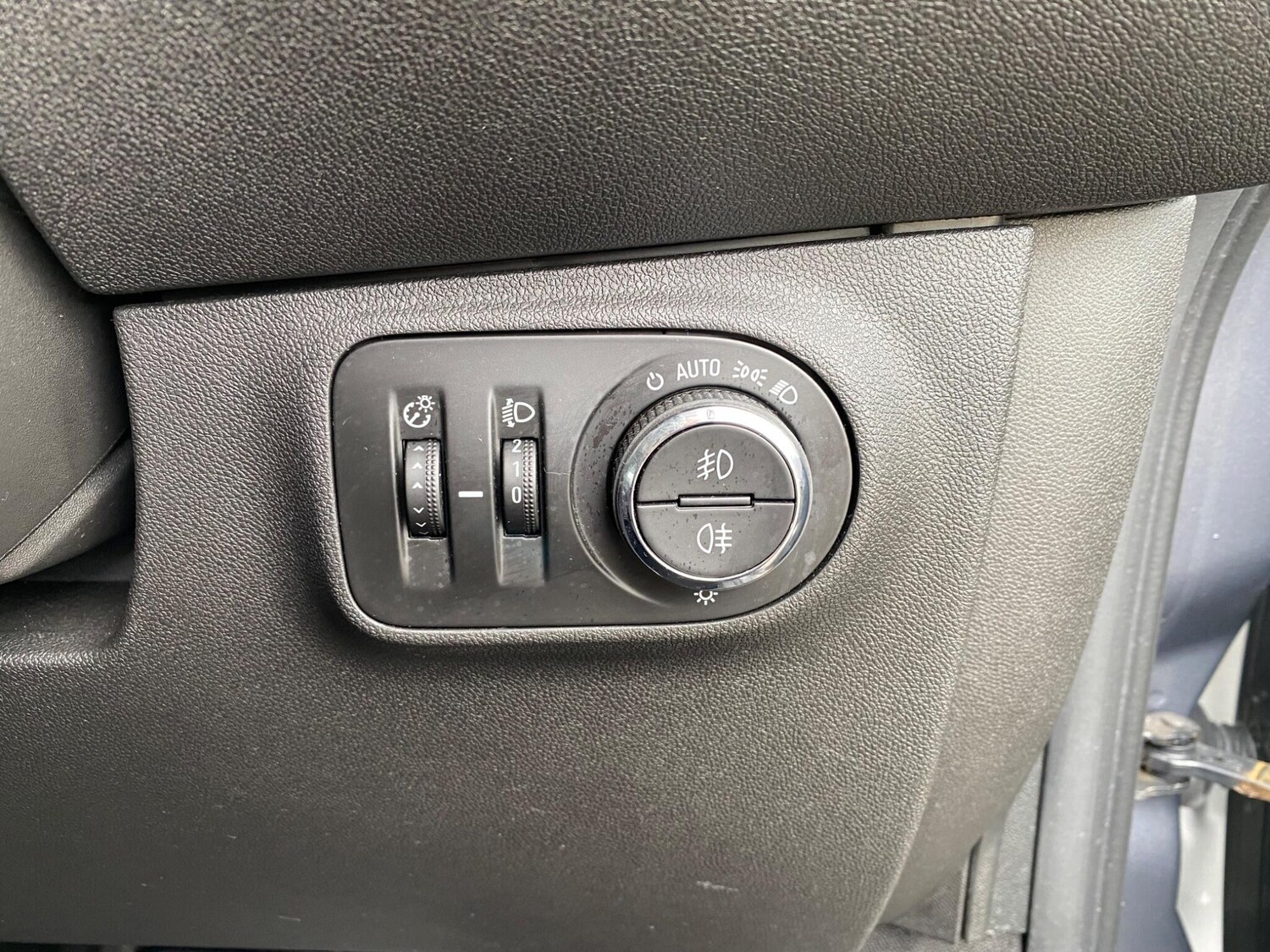 Used Vauxhall Corsa 2016 for sale - 75757014: Photo 41