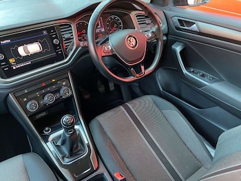 Used Volkswagen T-Roc 2018 for sale - 78767262: Photo
