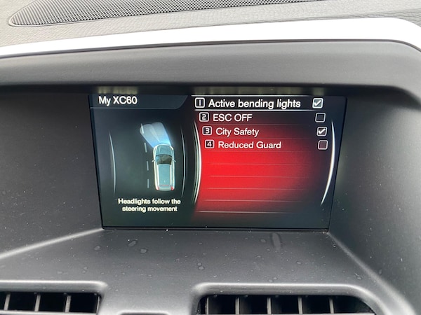 Used Volvo XC60 2015 for sale - 76259328: Photo 28