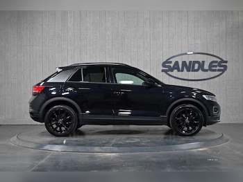 Used Volkswagen T-Roc 2021 for sale - 78817232: Photo