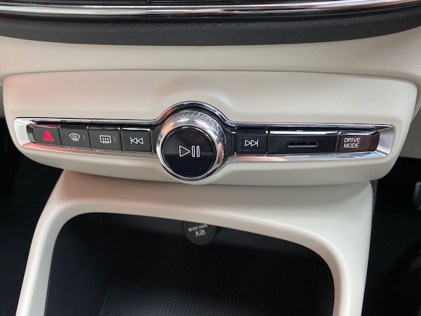 Used Volvo XC40 2022 for sale - 74875621: Photo 41