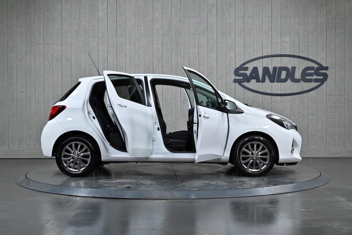 Used Toyota Yaris 2017 for sale - 77081608: Photo 11