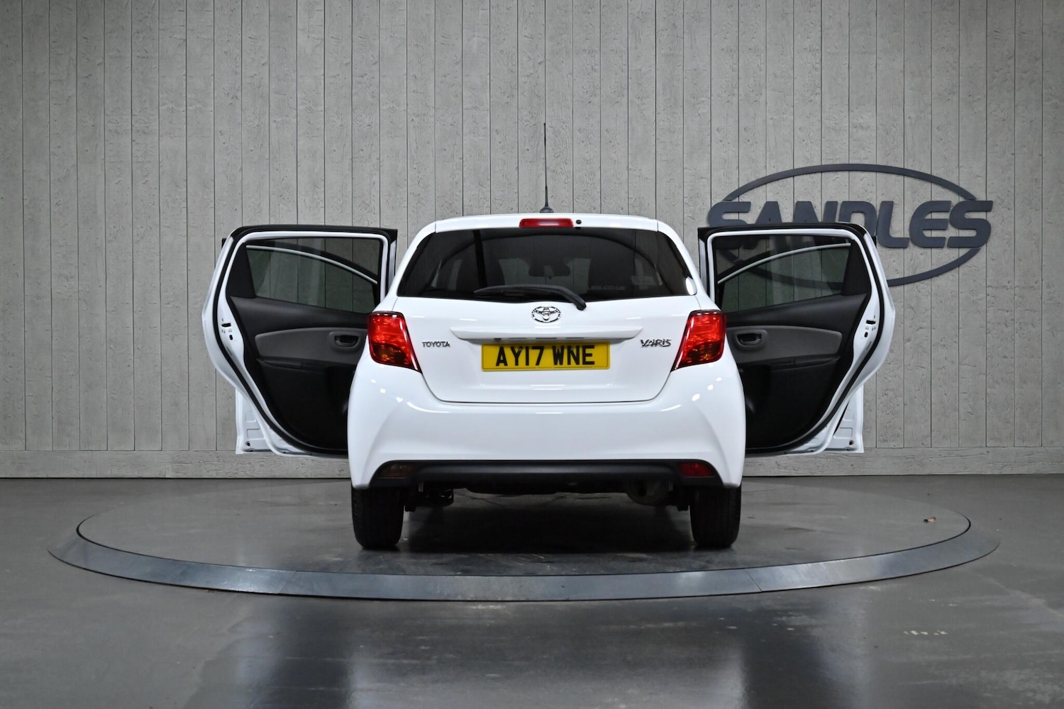 Used Toyota Yaris 2017 for sale - 77081608: Photo 13