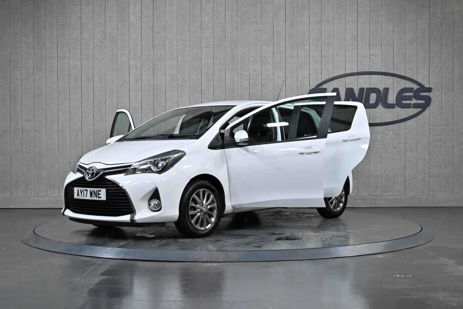 Used Toyota Yaris 2017 for sale - 77081608: Photo 15
