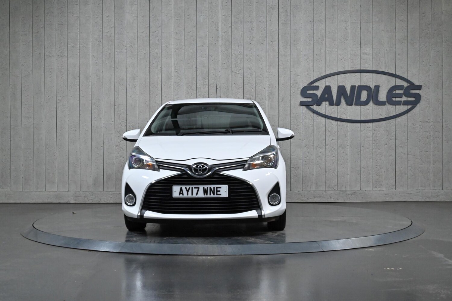 Used Toyota Yaris 2017 for sale - 77081608: Photo 2