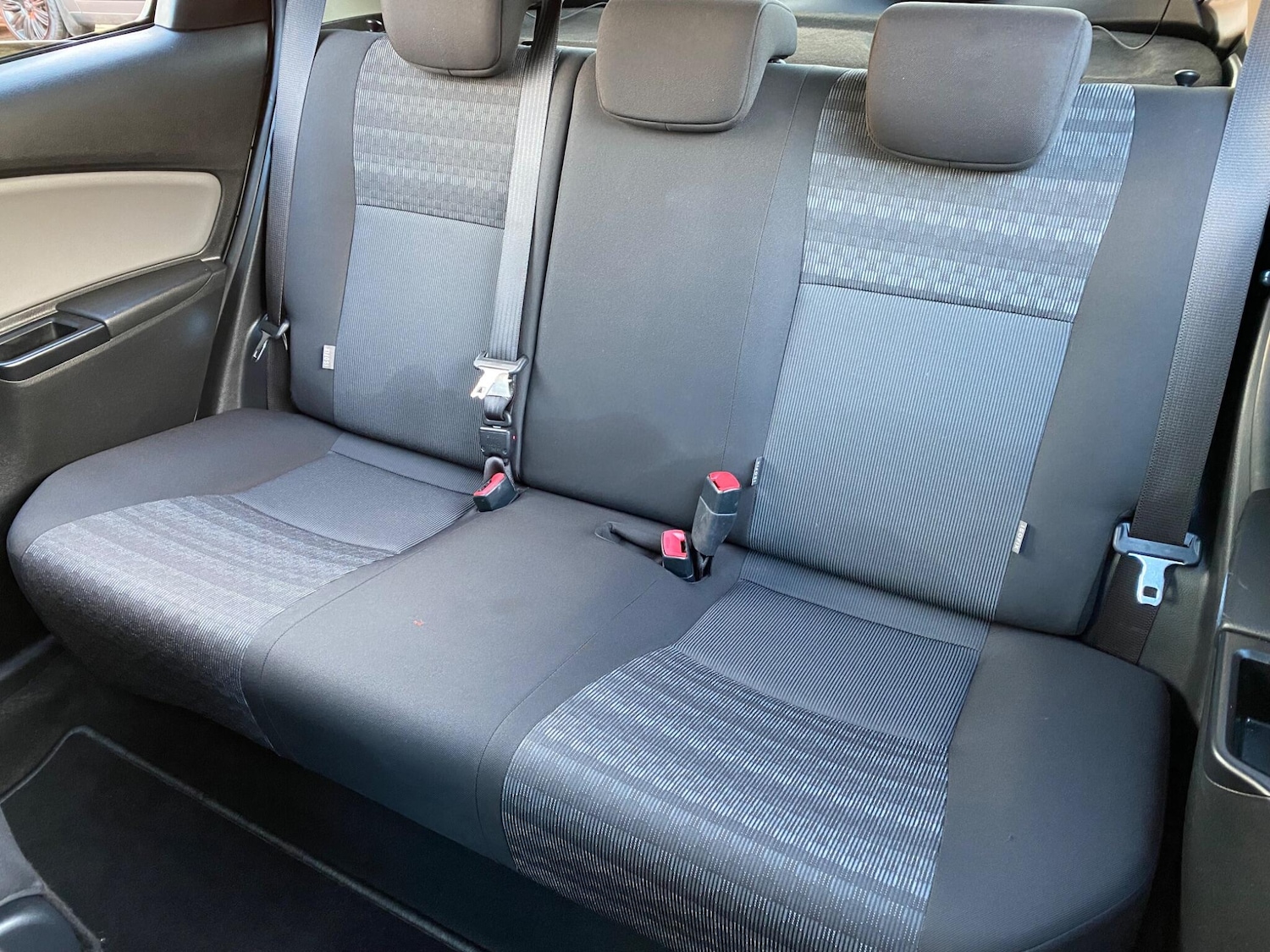 Used Toyota Yaris 2017 for sale - 77081608: Photo 27