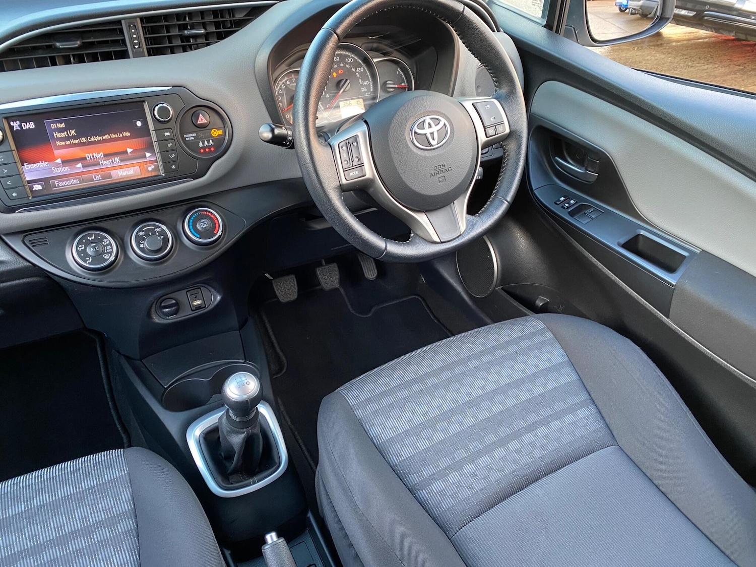 Used Toyota Yaris 2017 for sale - 77081608: Photo 29