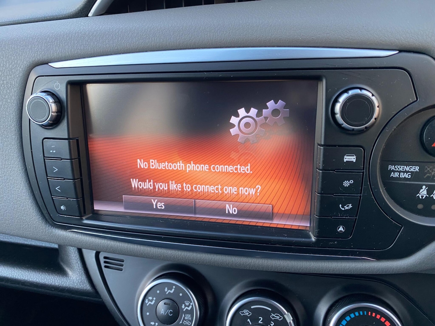 Used Toyota Yaris 2017 for sale - 77081608: Photo 32