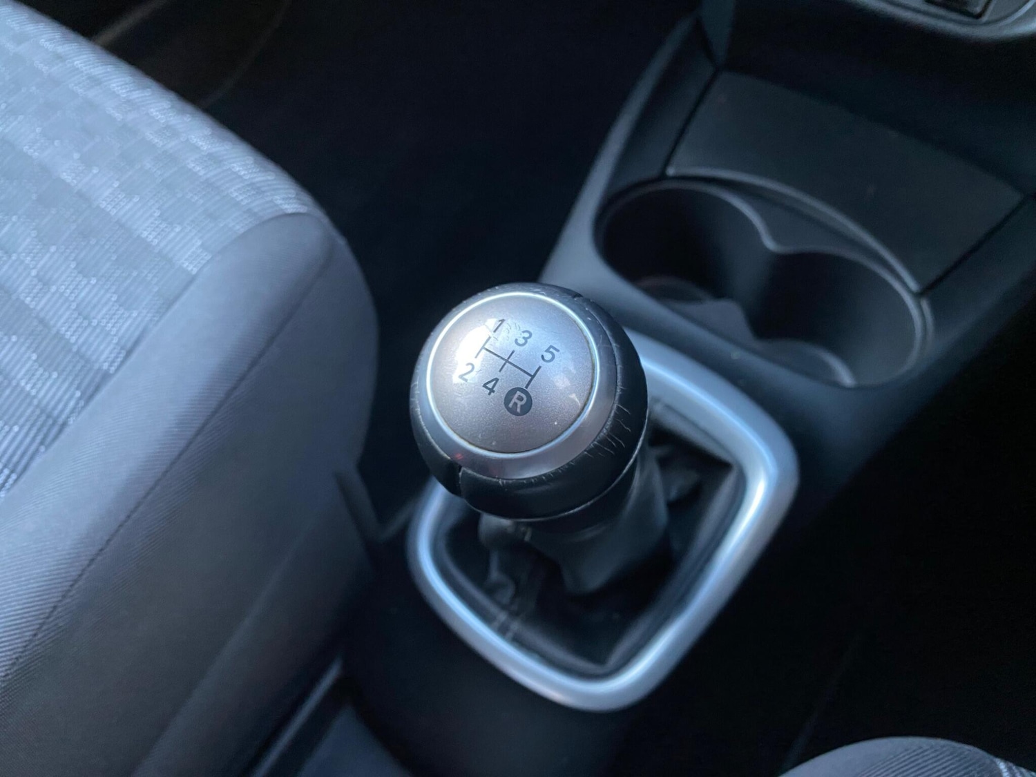 Used Toyota Yaris 2017 for sale - 77081608: Photo 36