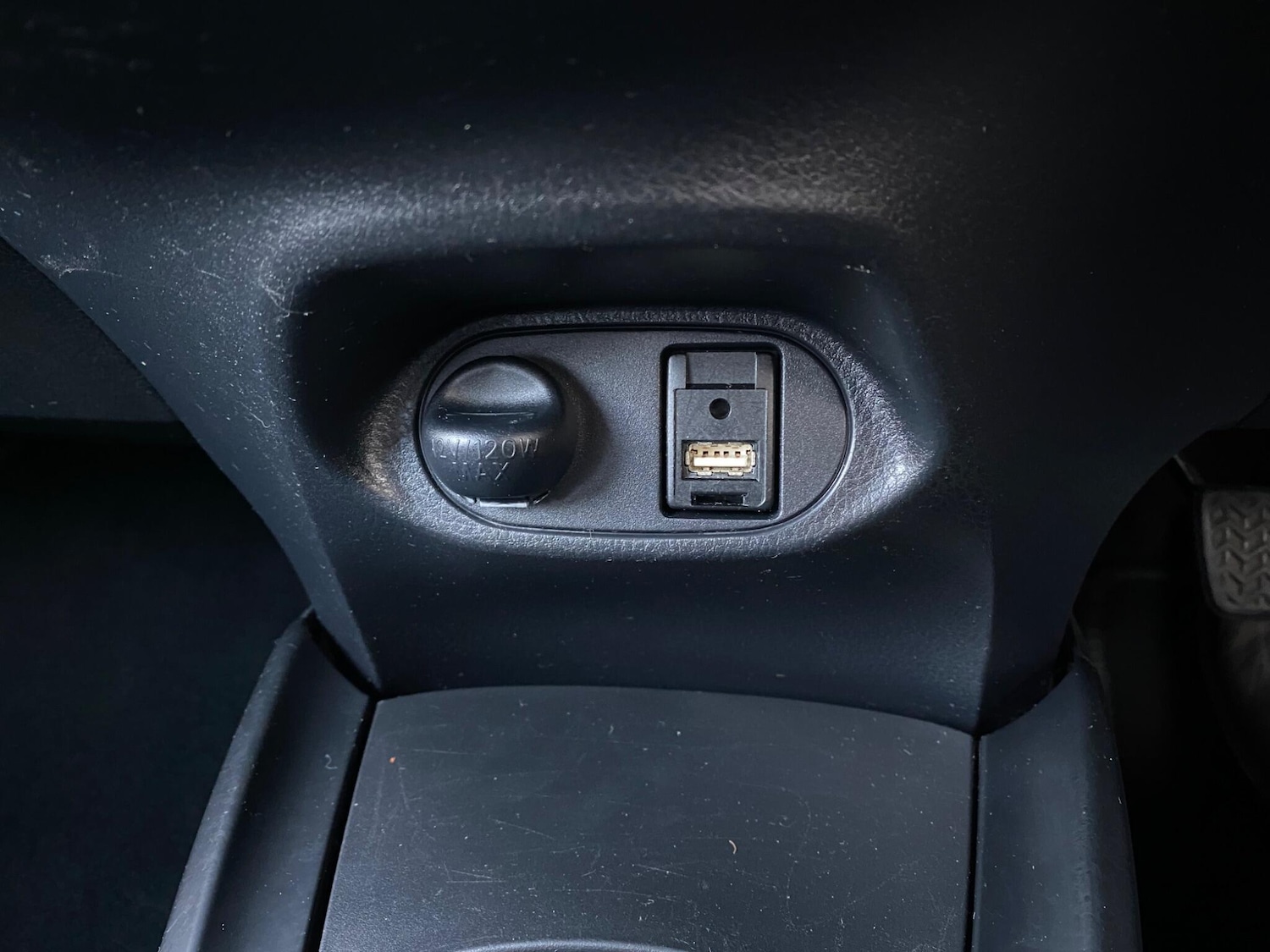 Used Toyota Yaris 2017 for sale - 77081608: Photo 38