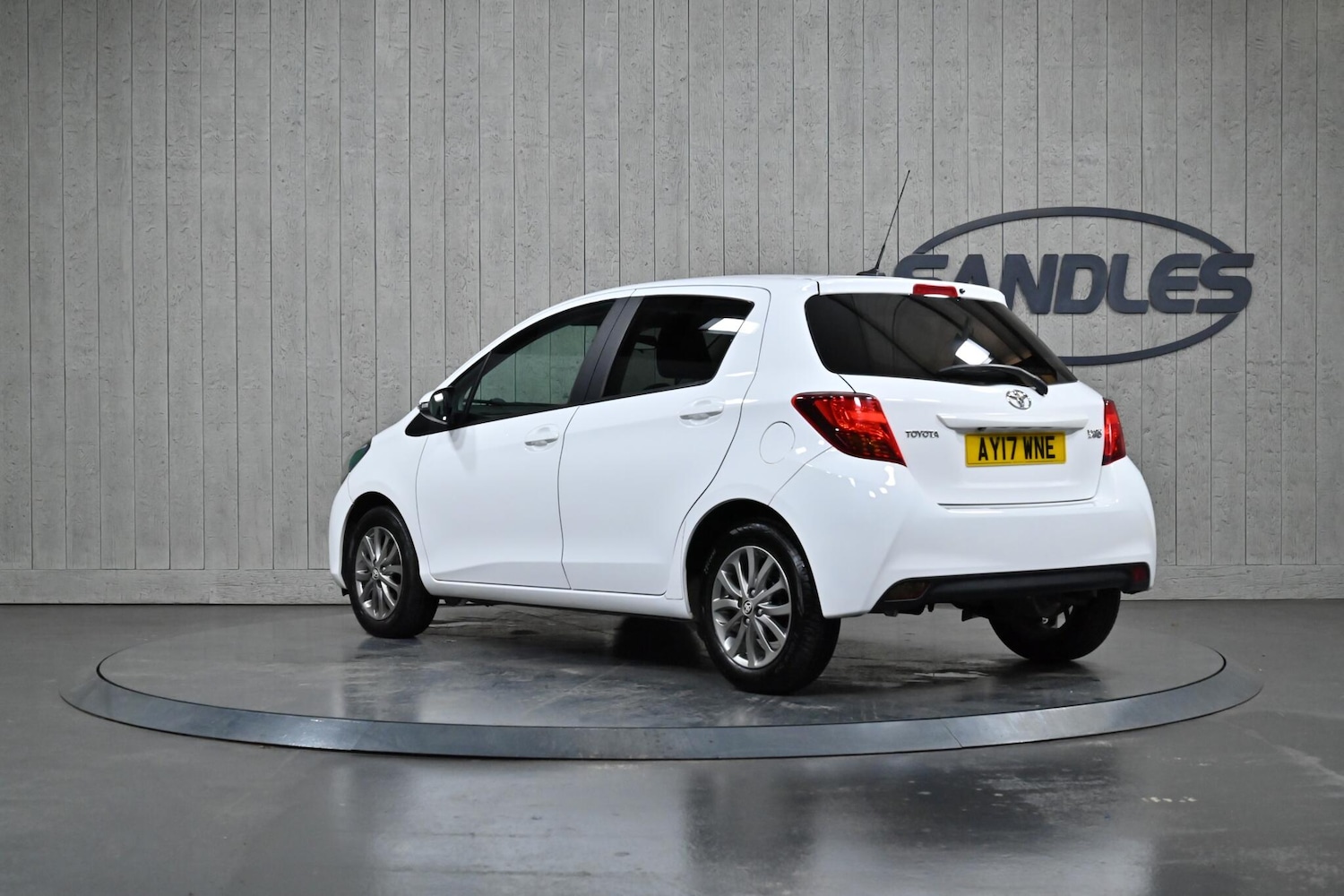 Used Toyota Yaris 2017 for sale - 77081608: Photo 4