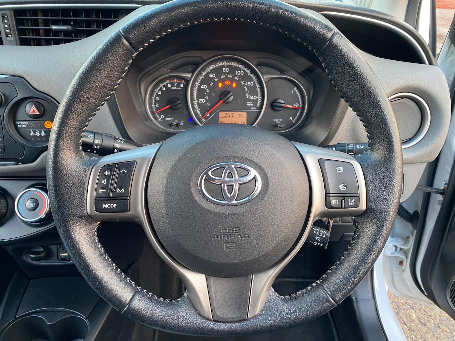 Used Toyota Yaris 2017 for sale - 77081608: Photo 40