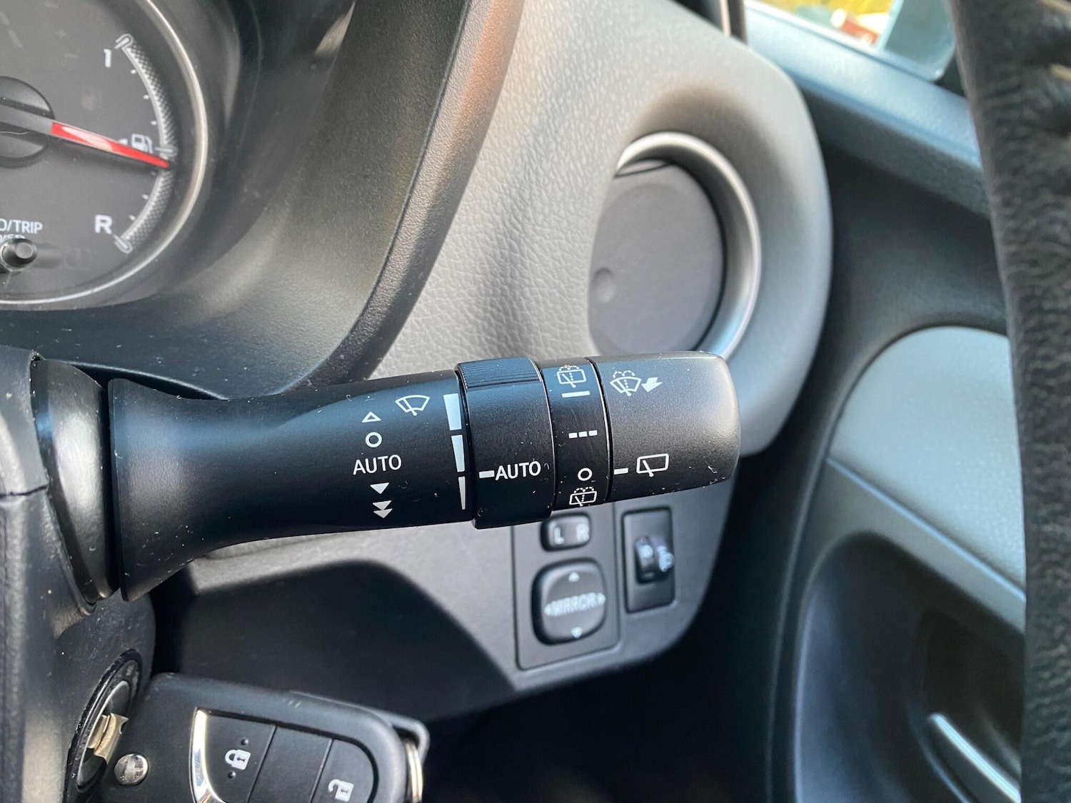 Used Toyota Yaris 2017 for sale - 77081608: Photo 41