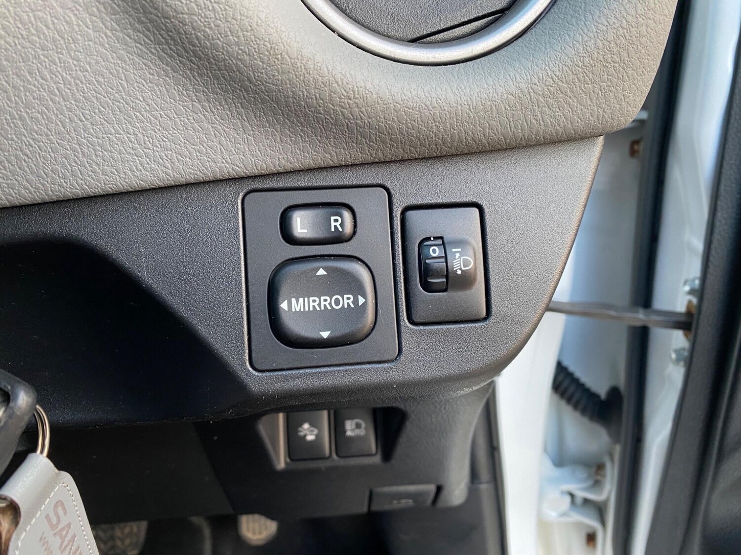 Used Toyota Yaris 2017 for sale - 77081608: Photo 45