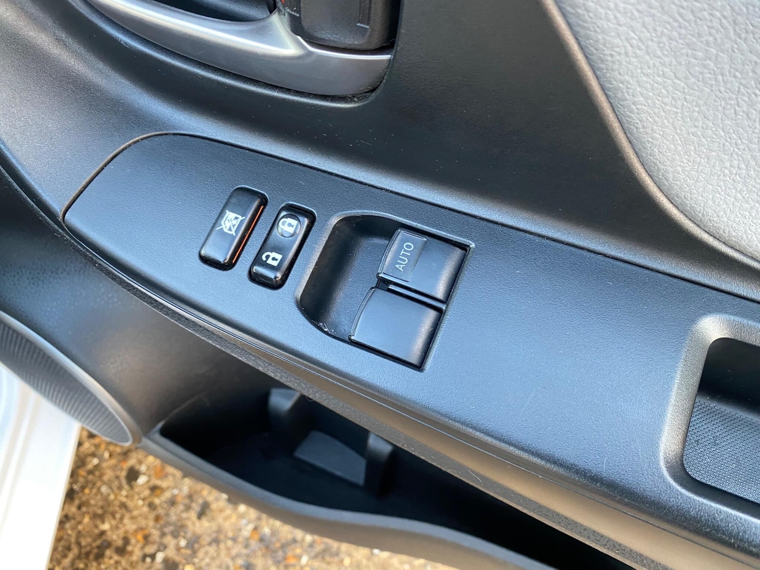 Used Toyota Yaris 2017 for sale - 77081608: Photo 46