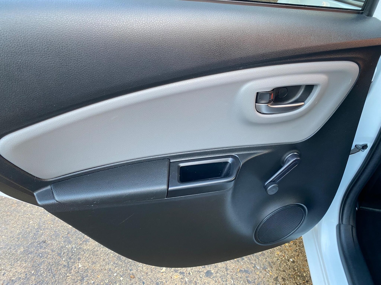 Used Toyota Yaris 2017 for sale - 77081608: Photo 48