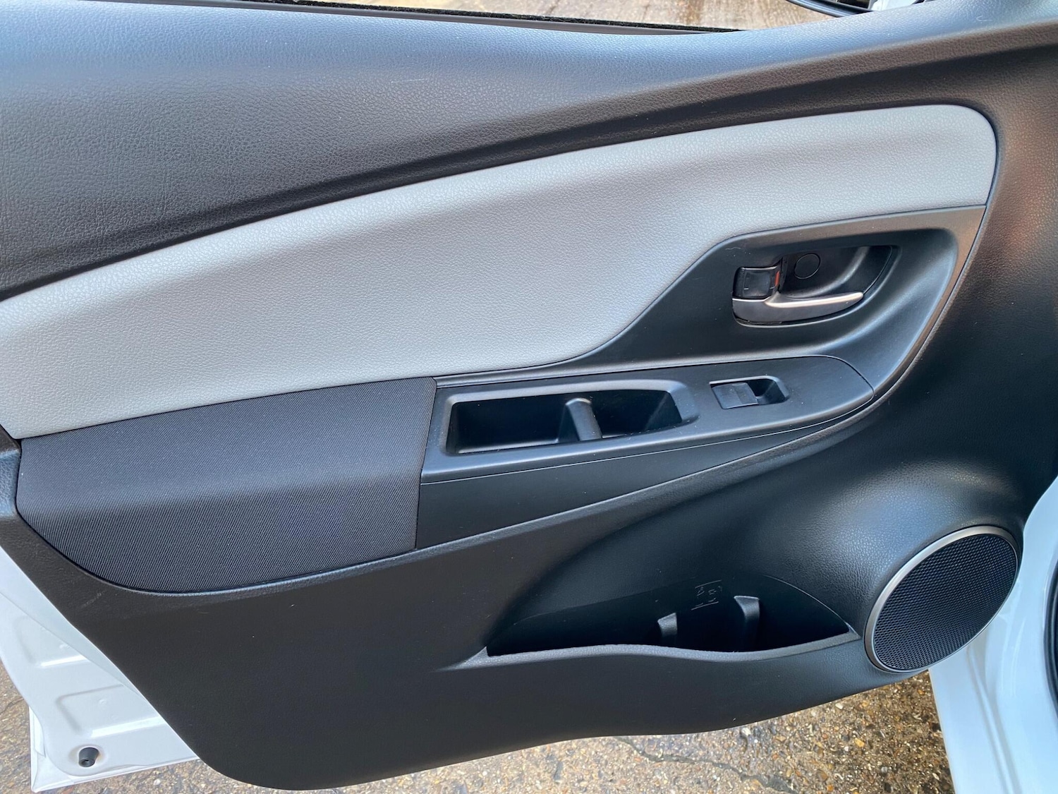 Used Toyota Yaris 2017 for sale - 77081608: Photo 49