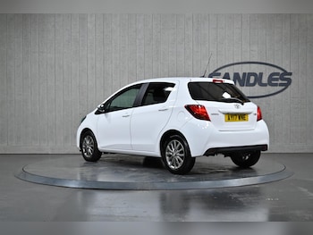 Used Toyota Yaris 2017 for sale - 77081608: Photo