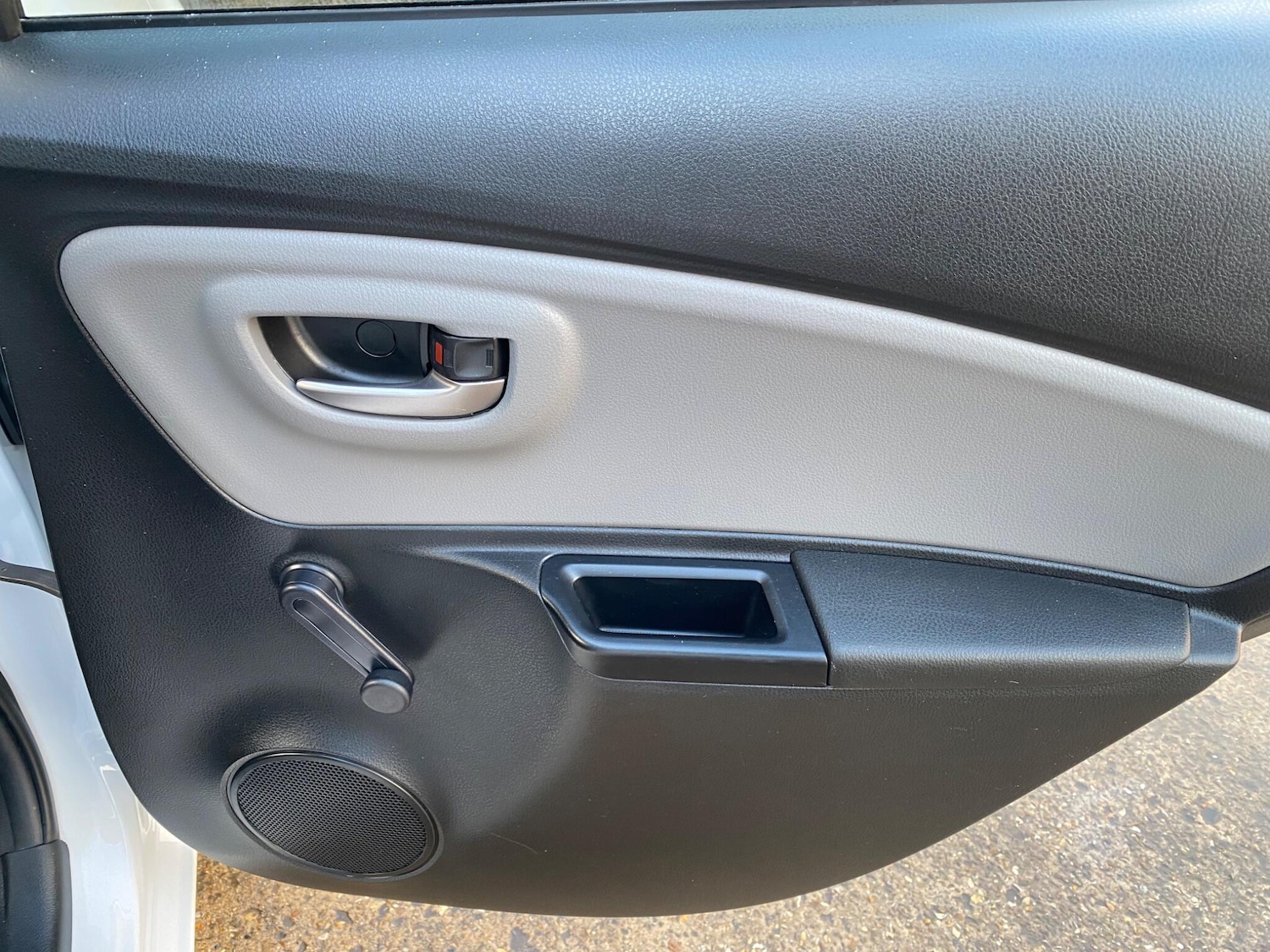 Used Toyota Yaris 2017 for sale - 77081608: Photo 50