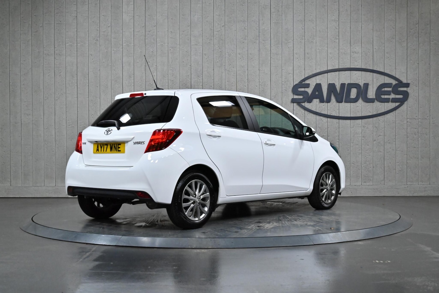 Used Toyota Yaris 2017 for sale - 77081608: Photo 6