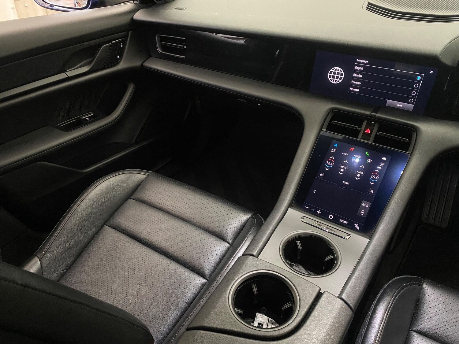 Used Porsche Taycan 2022 for sale - 77808802: Photo 31