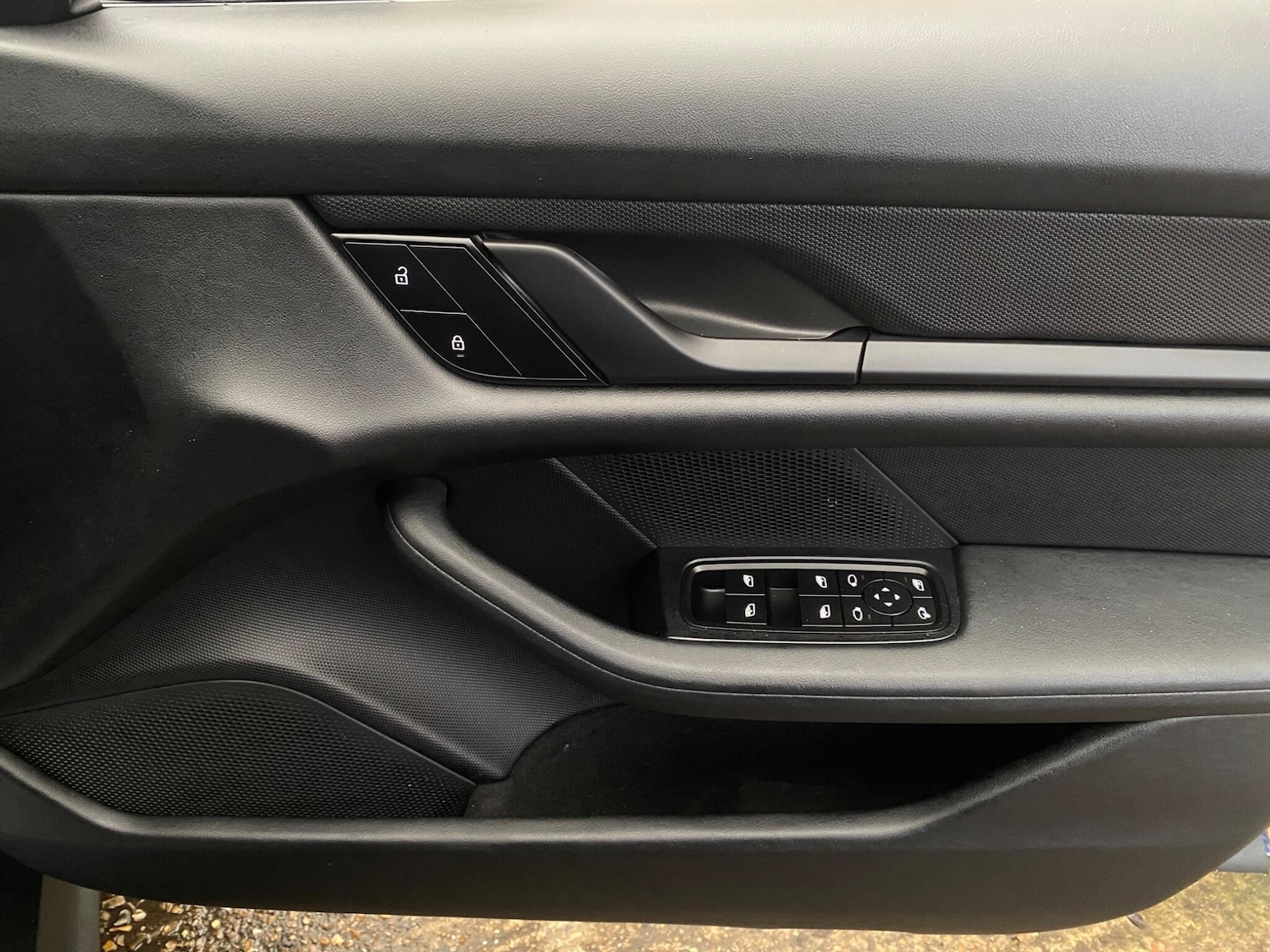 Used Porsche Taycan 2022 for sale - 77808802: Photo 51