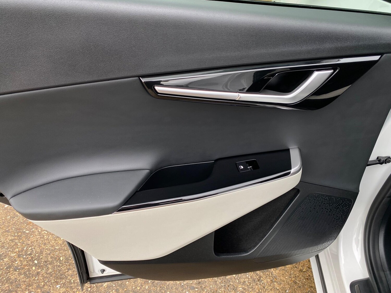 Used Kia EV6 2023 for sale - 76620325: Photo 53