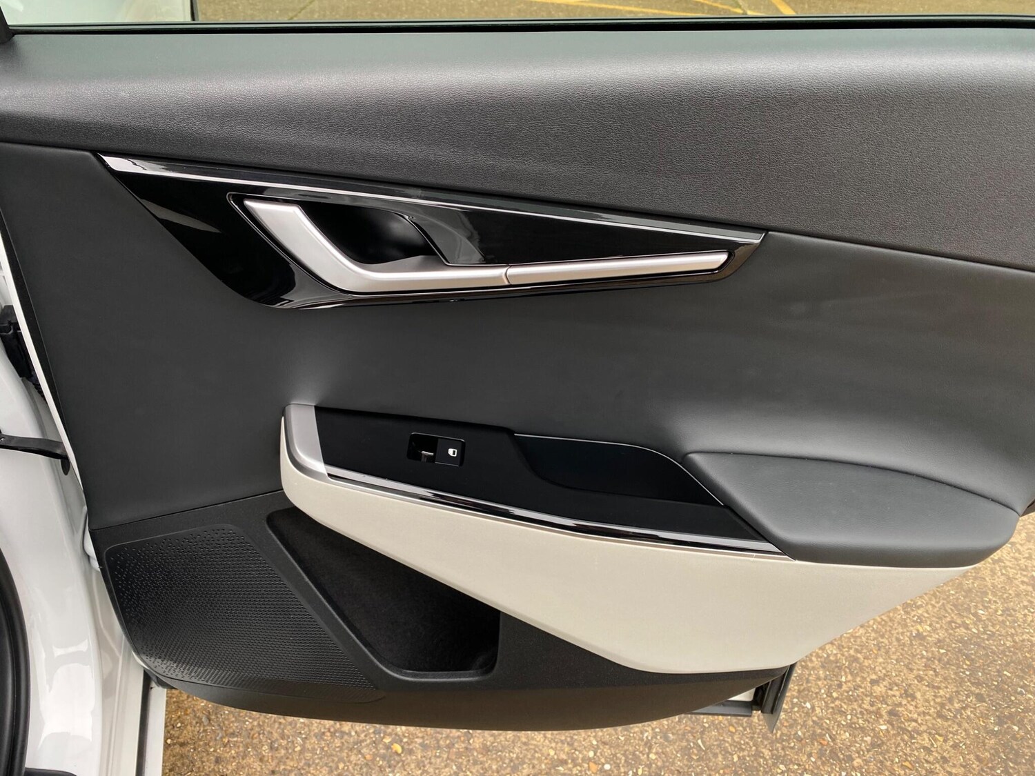 Used Kia EV6 2023 for sale - 76620325: Photo 54