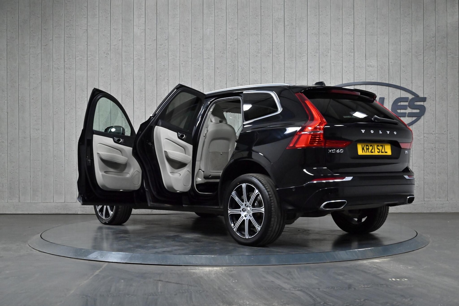 Used Volvo XC60 2021 for sale - 77611494: Photo 11