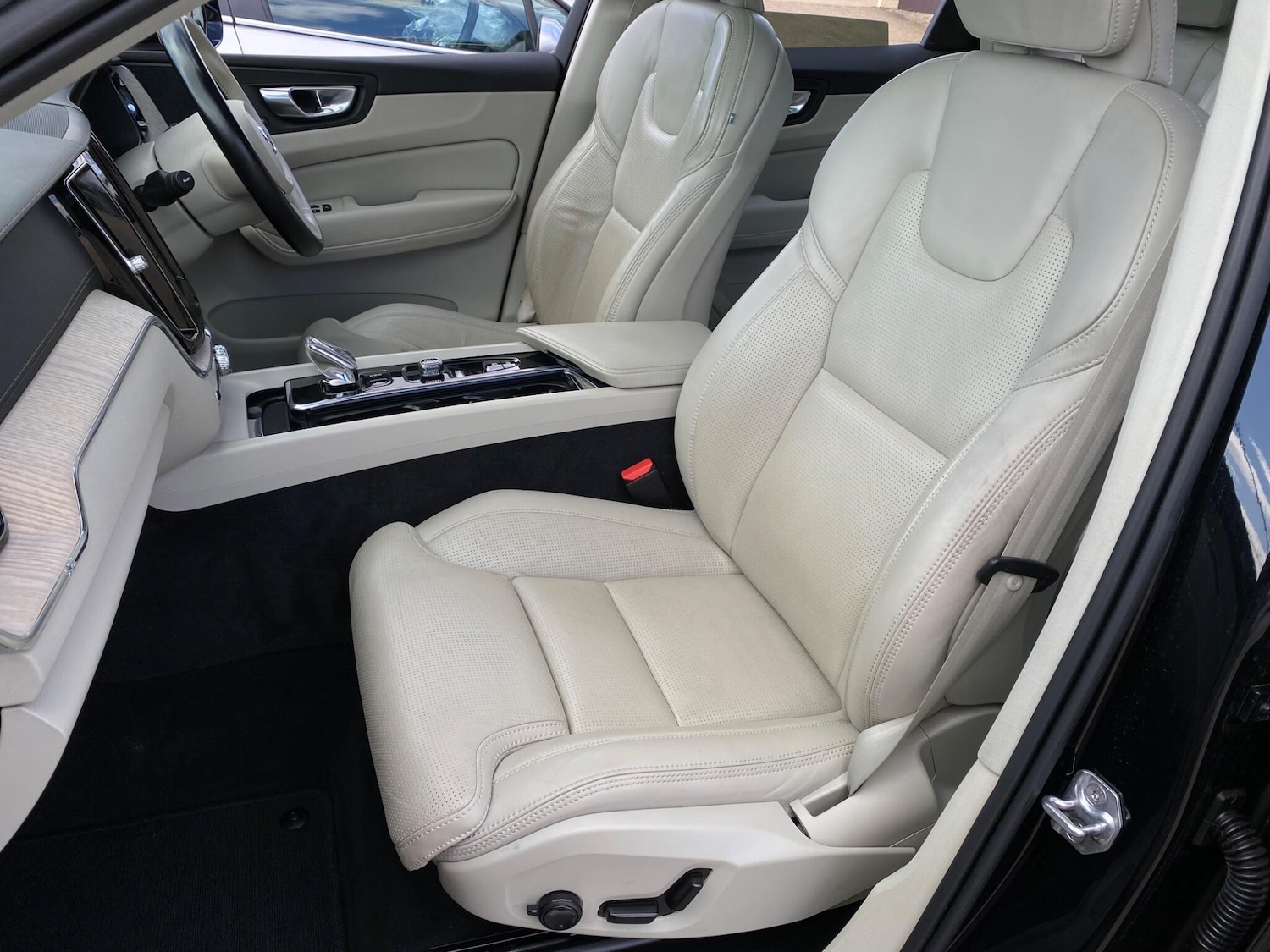 Used Volvo XC60 2021 for sale - 77611494: Photo 24