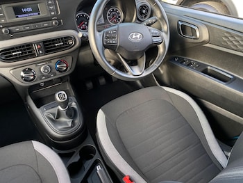 Used Hyundai i10 2023 for sale - 77290567: Photo