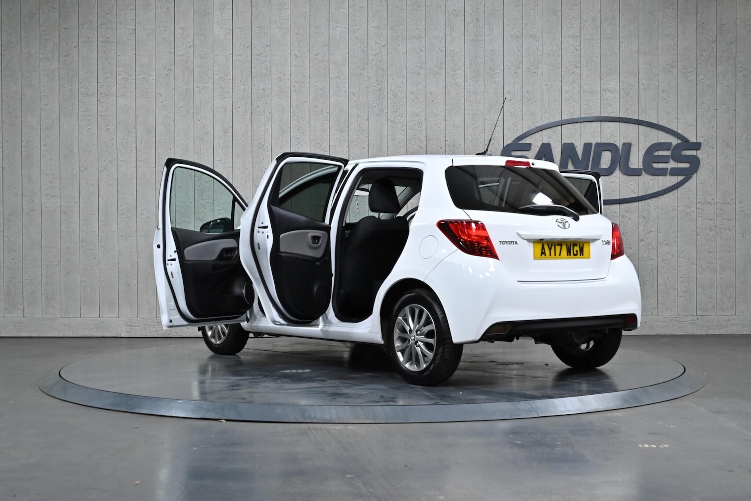 Used Toyota Yaris 2017 for sale - 76913108: Photo 12