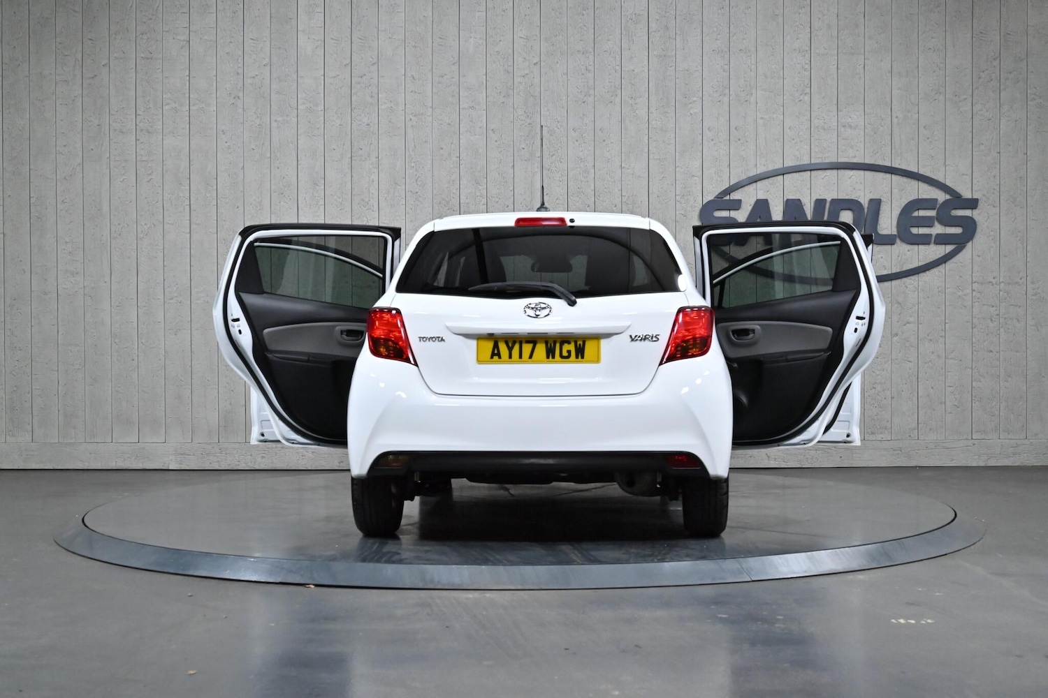 Used Toyota Yaris 2017 for sale - 76913108: Photo 13