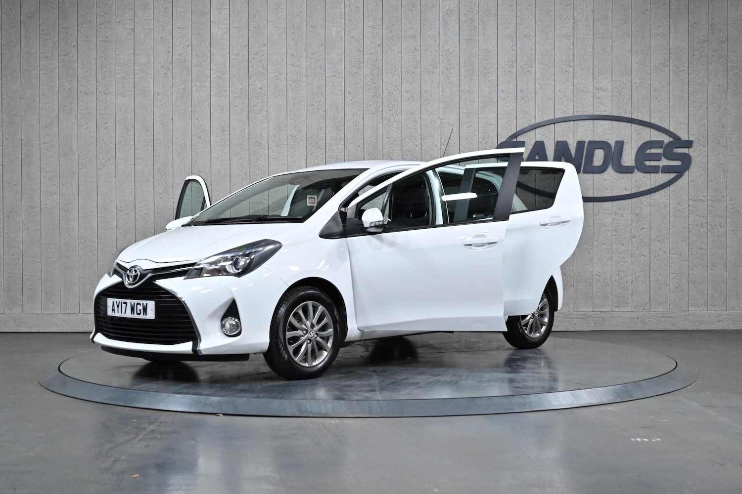 Used Toyota Yaris 2017 for sale - 76913108: Photo 15