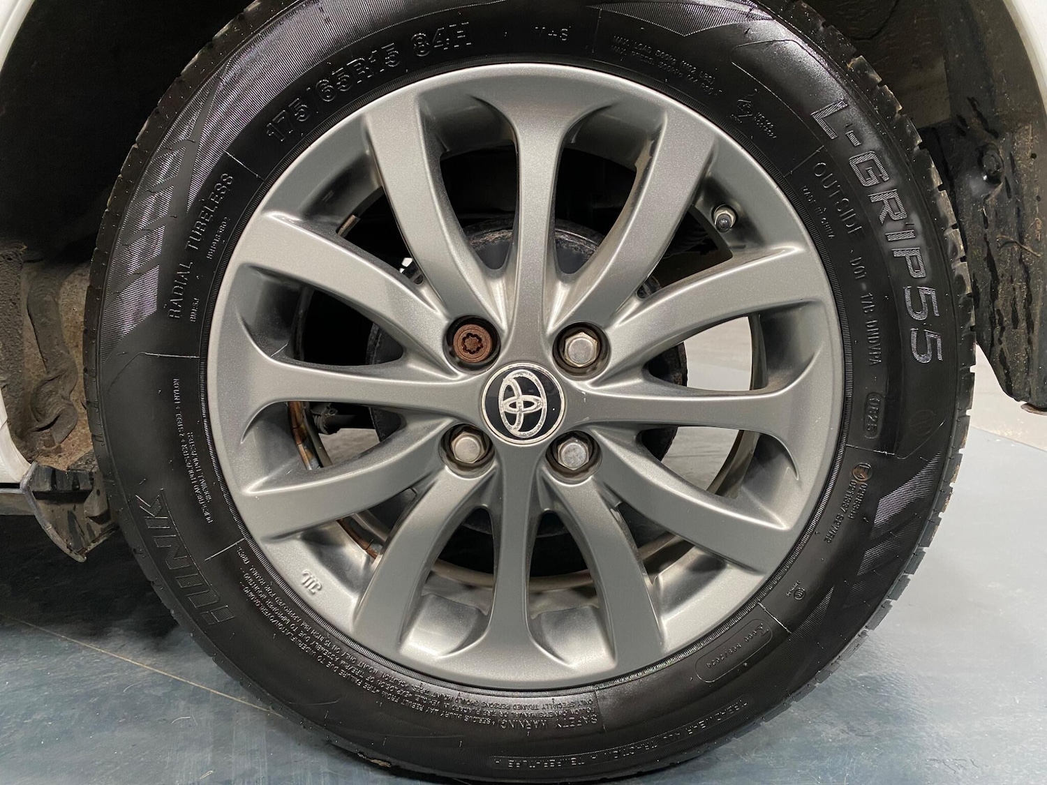 Used Toyota Yaris 2017 for sale - 76913108: Photo 18