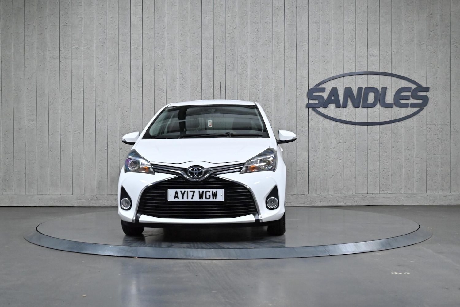 Used Toyota Yaris 2017 for sale - 76913108: Photo 2