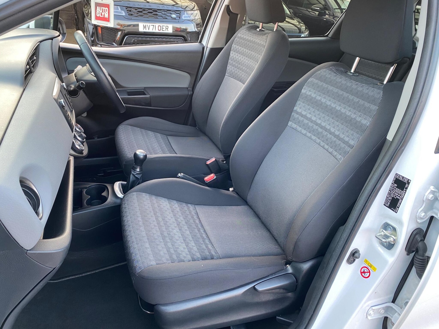 Used Toyota Yaris 2017 for sale - 76913108: Photo 24