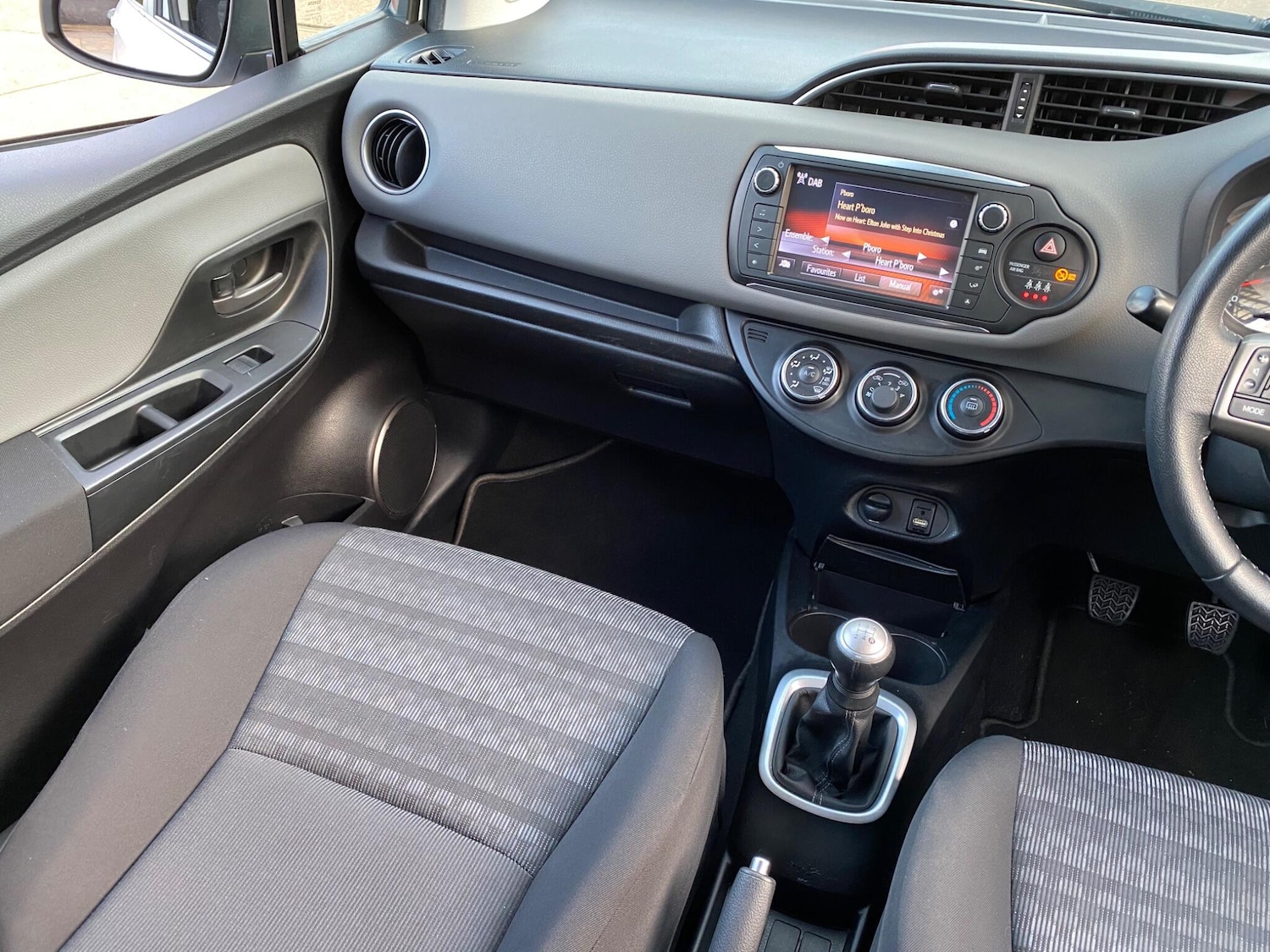 Used Toyota Yaris 2017 for sale - 76913108: Photo 29