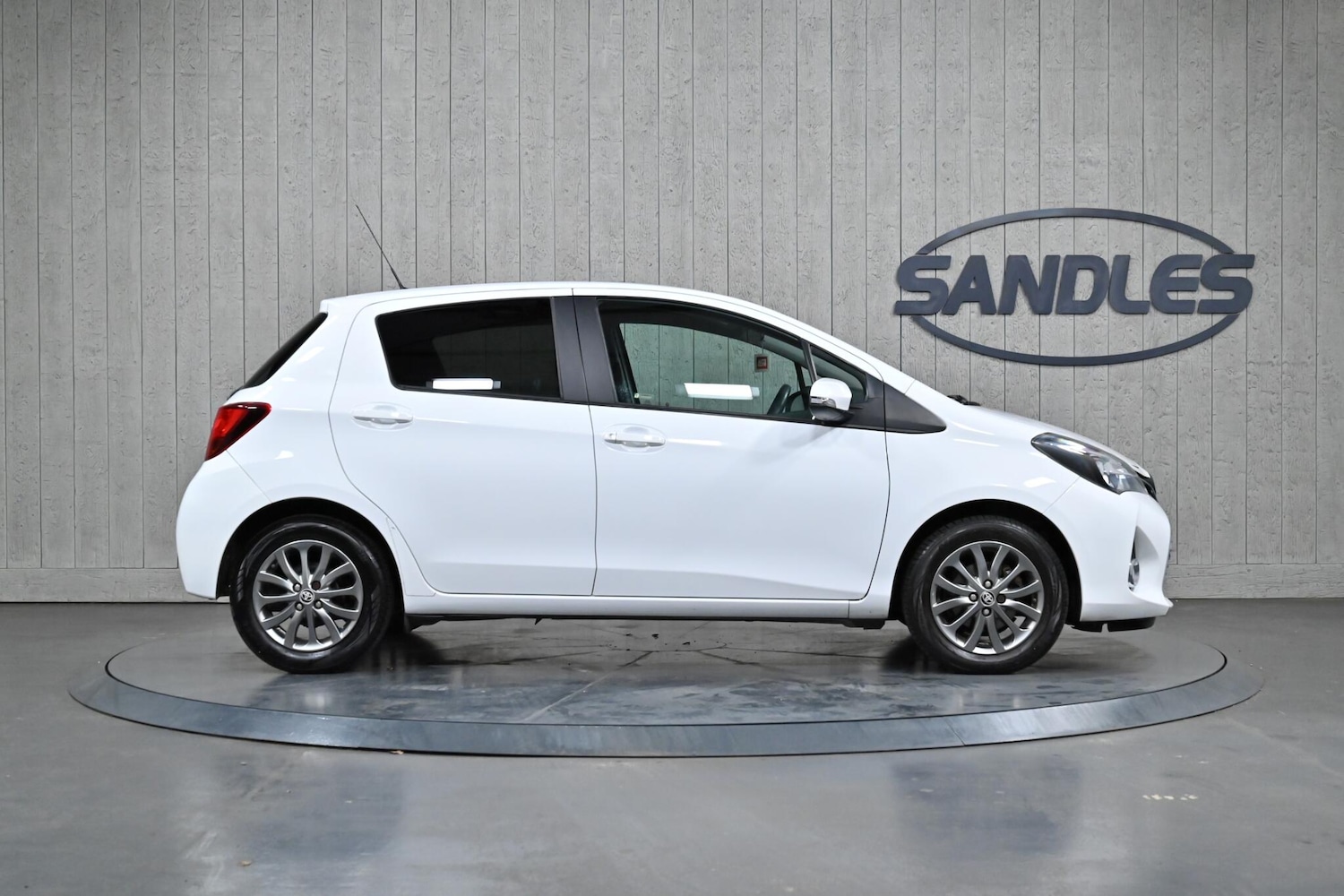 Used Toyota Yaris 2017 for sale - 76913108: Photo 3