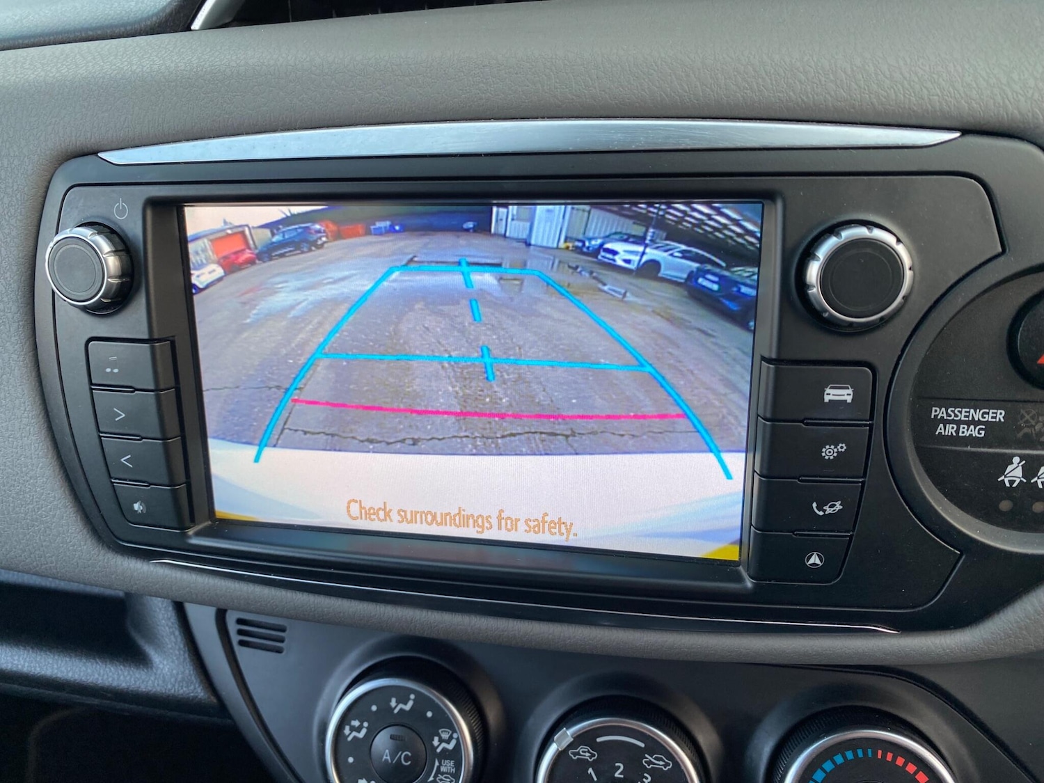 Used Toyota Yaris 2017 for sale - 76913108: Photo 33