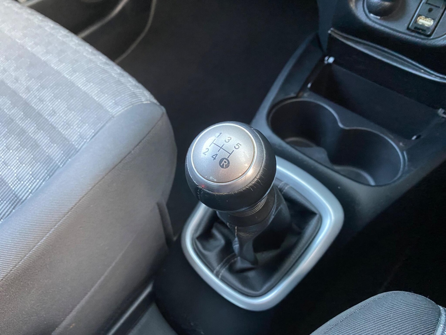 Used Toyota Yaris 2017 for sale - 76913108: Photo 36