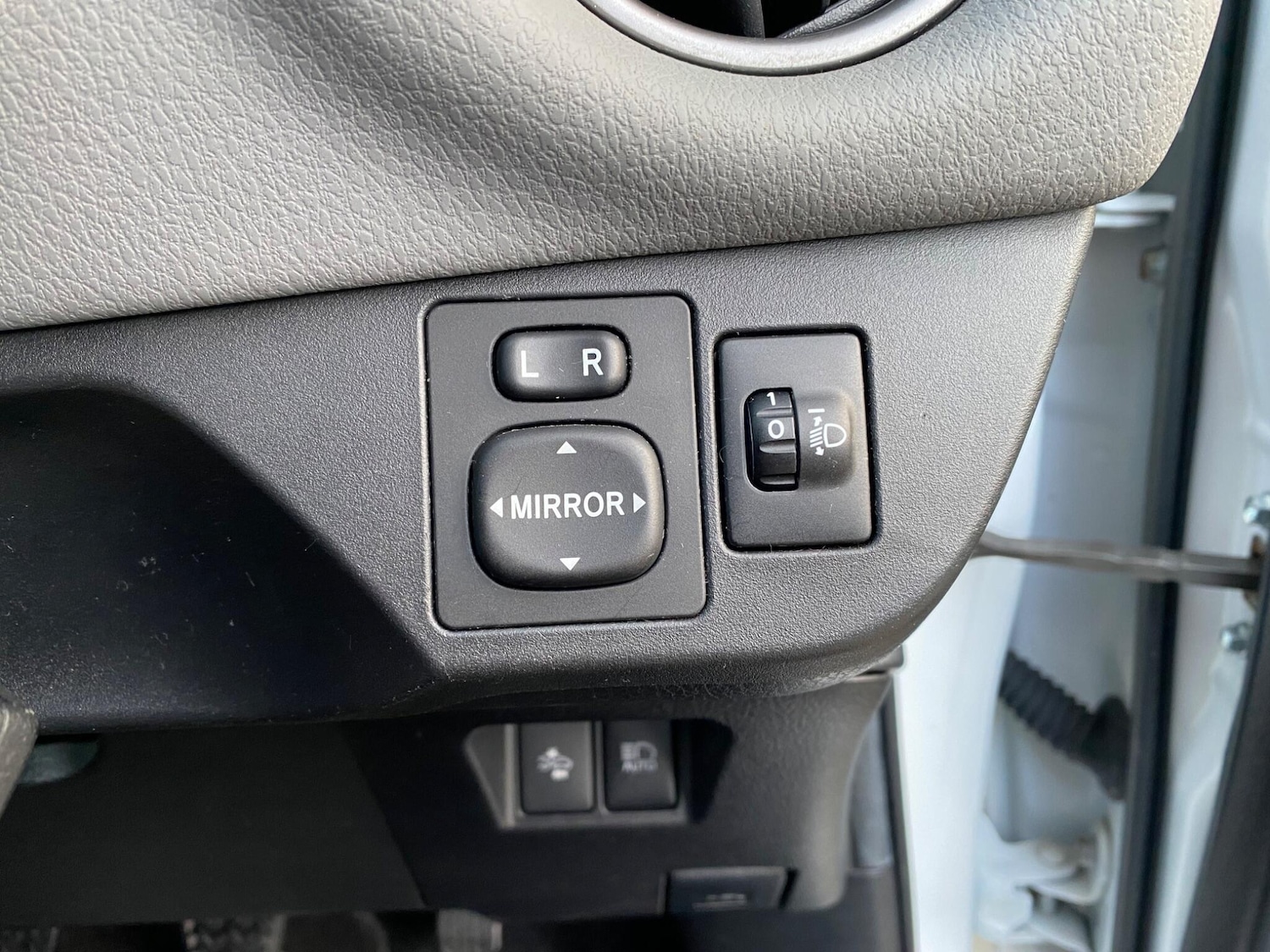 Used Toyota Yaris 2017 for sale - 76913108: Photo 45