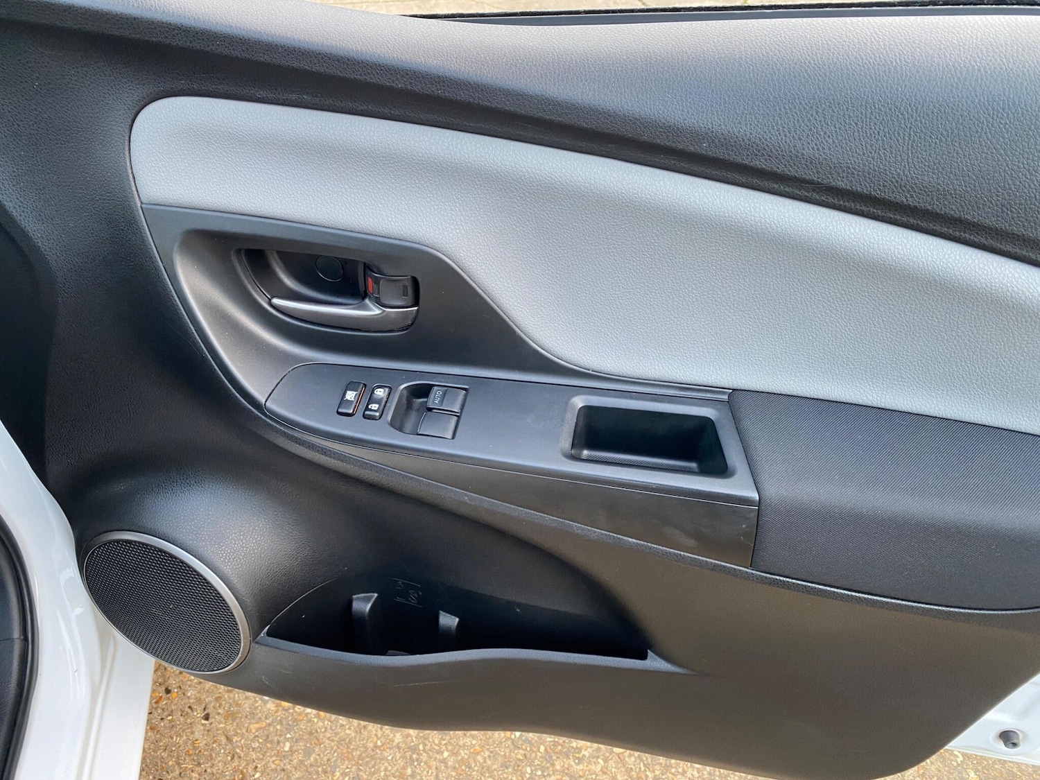 Used Toyota Yaris 2017 for sale - 76913108: Photo 47