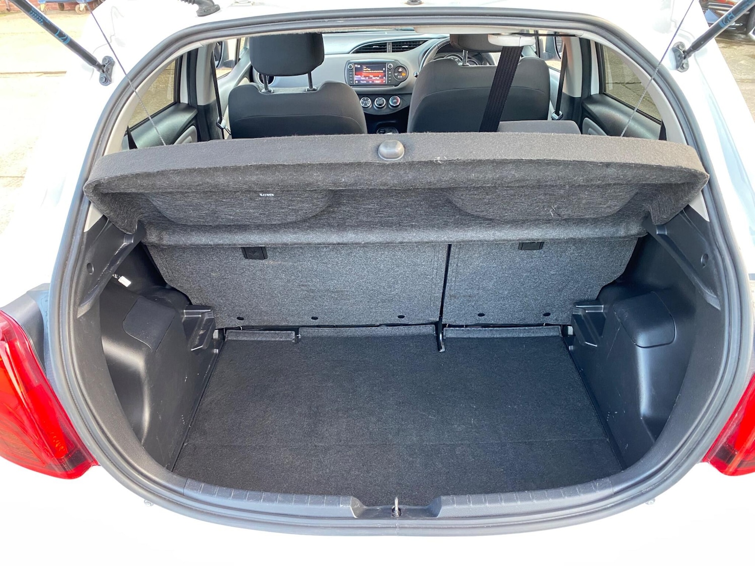 Used Toyota Yaris 2017 for sale - 76913108: Photo 51