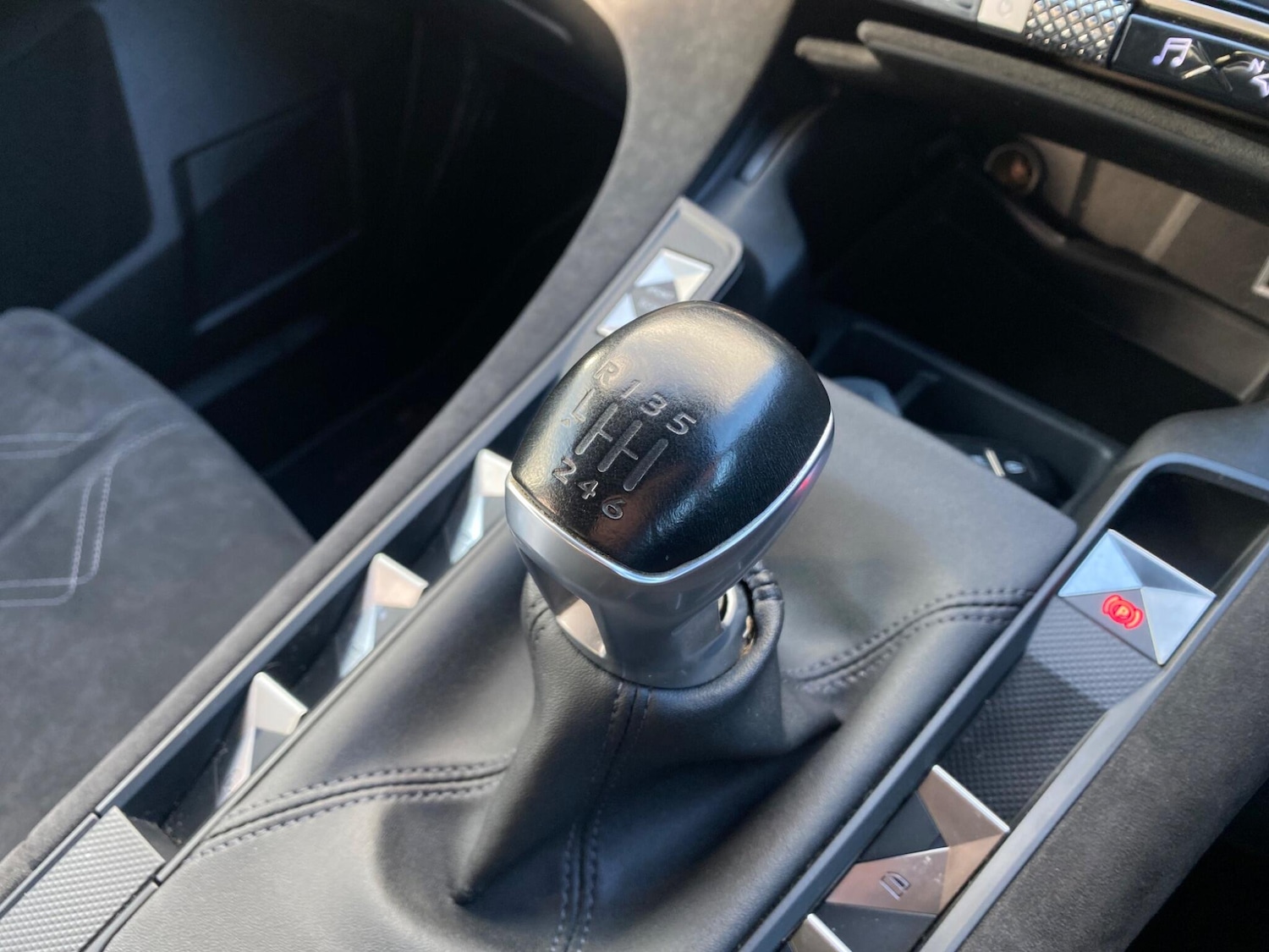 Used DS Automobiles DS 7 Crossback 2020 for sale - 76538819: Photo 36