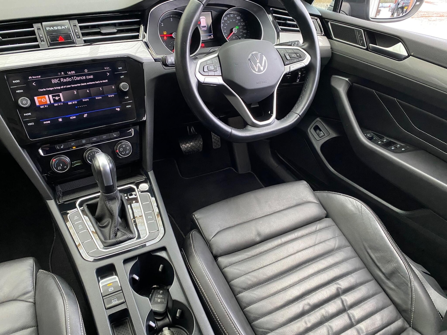 Used Volkswagen Passat 2022 for sale - 77441121: Photo 2