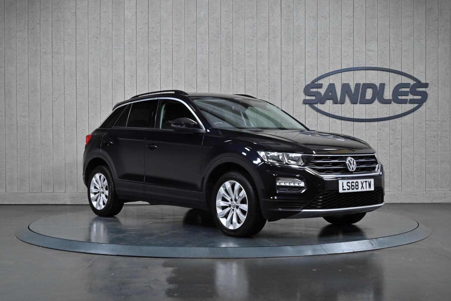 Used Volkswagen T-Roc 2018 for sale - 76537610: Photo 1