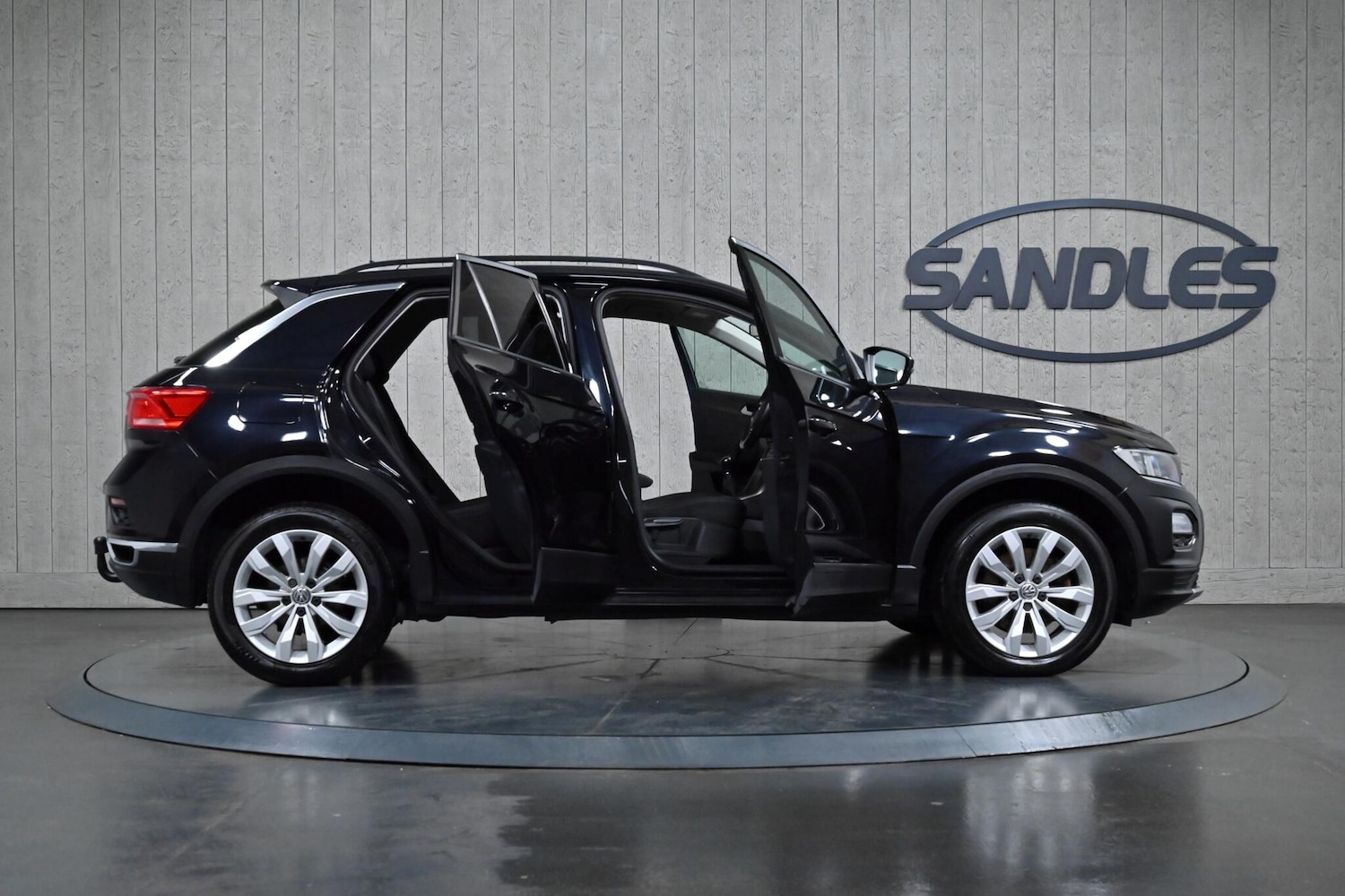 Used Volkswagen T-Roc 2018 for sale - 76537610: Photo 10